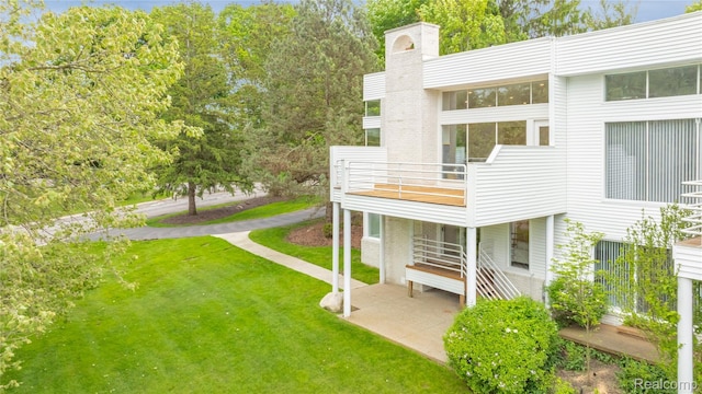 1752 Alexander Dr, Bloomfield, MI 48302 - view of green lawn featuring a balcony and a patio
