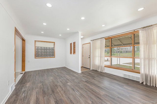 5239 E 13 Mile Rd, Warren, MI 48092 - unfurnished room with dark wood-style floors, baseboards, and recessed lighting