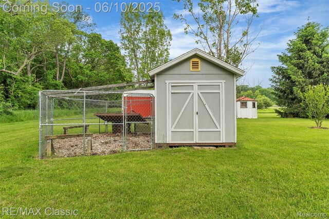 917 Middle Rd, Highland, MI 48357 - view of poultry coop featuring a yard