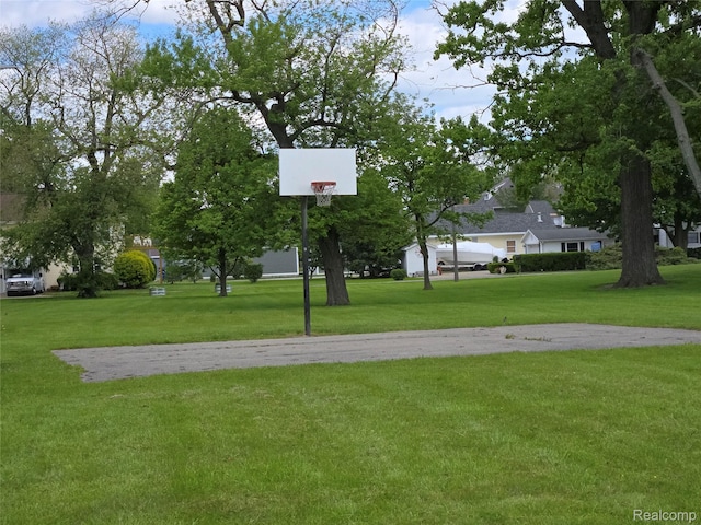 3263 Beechwood St, Monroe, MI 48162 - view of sport court featuring a yard and community basketball court