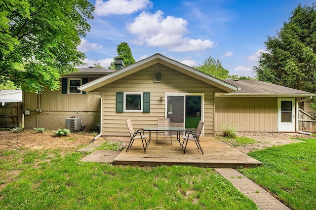 917 Kensington Dr, Niles, MI 49120 - rear view of house featuring central air condition unit