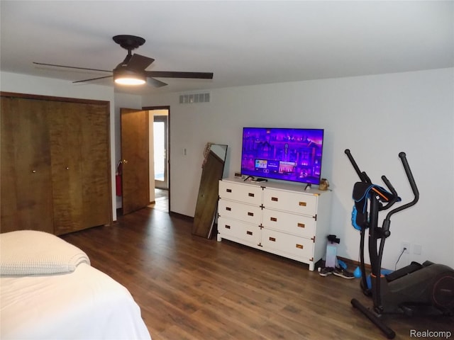 9207 Whitall Ln, Trenton, MI 48138 - bedroom featuring wood finished floors and a ceiling fan