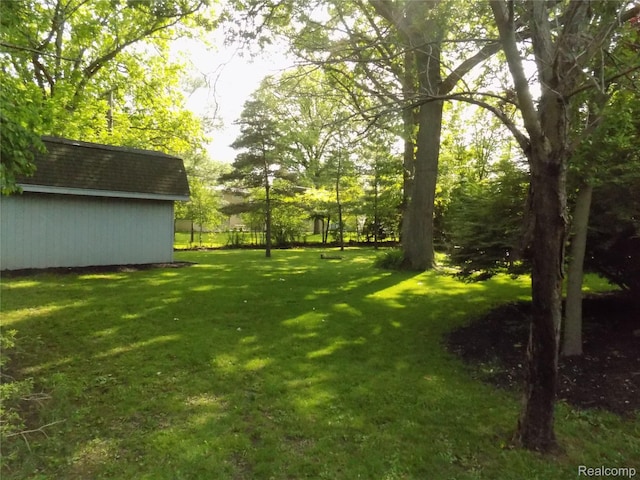 9207 Whitall Ln, Trenton, MI 48138 - view of grassy yard with an outbuilding