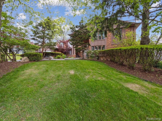 4677 Rolling Ridge Rd, West Bloomfield, MI 48323 - view of grassy yard