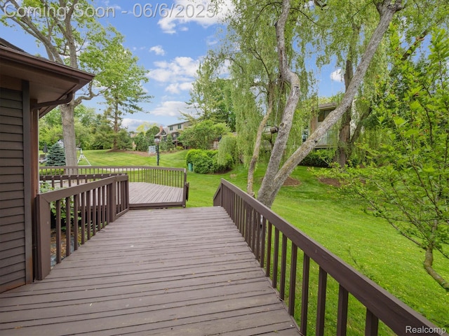 4677 Rolling Ridge Rd, West Bloomfield, MI 48323 - wooden deck featuring a yard