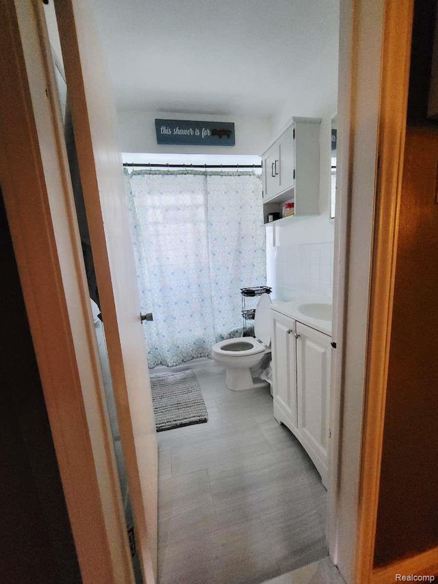 17439 Brody Ave, Allen Park, MI 48101 - full bathroom with toilet and vanity