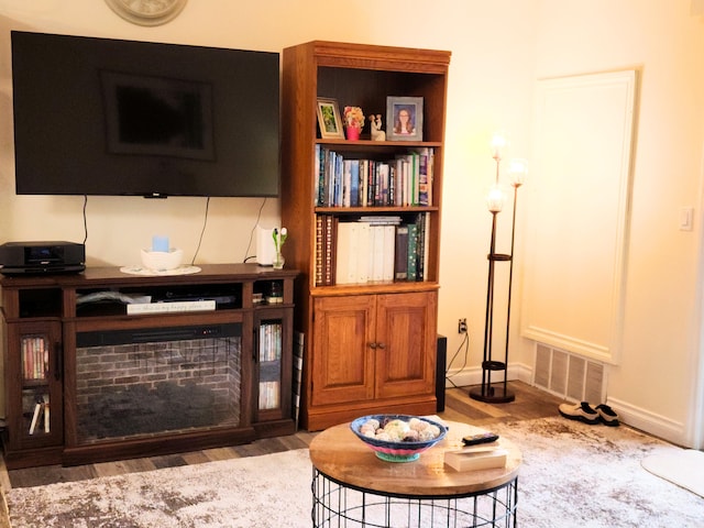 324 Ashley Ct Unit 10, Brooklyn, MI 49230 - sitting room with wood finished floors and baseboards