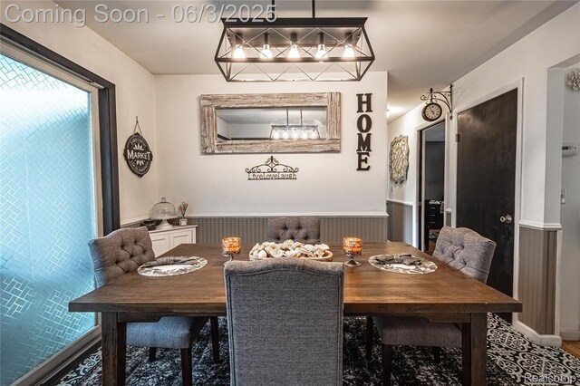 527 Montana St, Marysville, MI 48040 - dining room with wainscoting