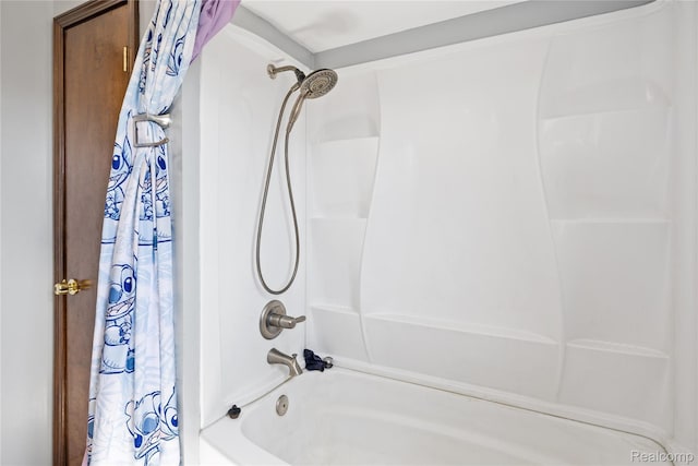 254 Cross Timbers St, Oxford, MI 48371 - bathroom featuring shower / tub combo with curtain