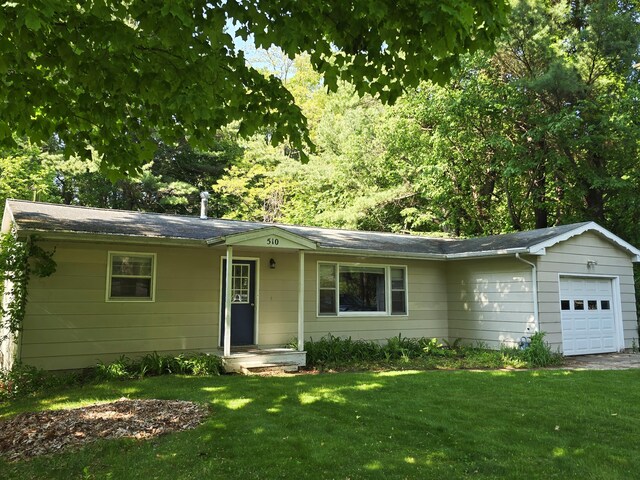 510 E Lewis St, Whitehall, MI 49461 - ranch-style house with a garage and a front yard