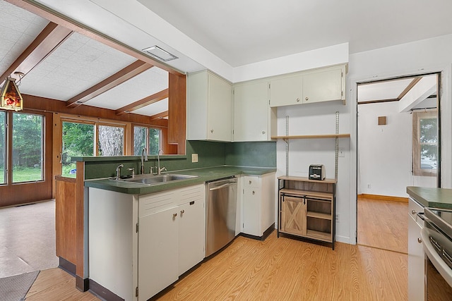 528 Glendale Blvd, Parchment, MI 49004 - kitchen with stainless steel appliances, a sink, light wood-type flooring, a peninsula, and beamed ceiling