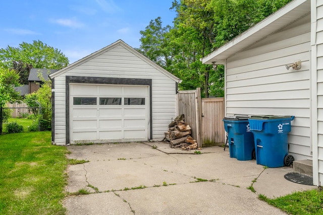 528 Glendale Blvd, Parchment, MI 49004 - detached garage with concrete driveway