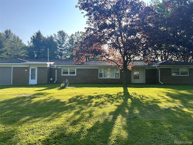 205 Sterling Dr, Lapeer, MI 48446 - rear view of property with a lawn