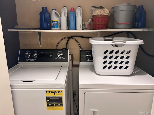 205 Sterling Dr, Lapeer, MI 48446 - laundry area featuring independent washer and dryer