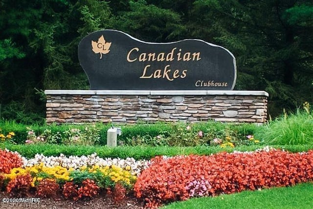 11198 E Royal Rd, Canadian Lakes, MI 49346 - view of community sign