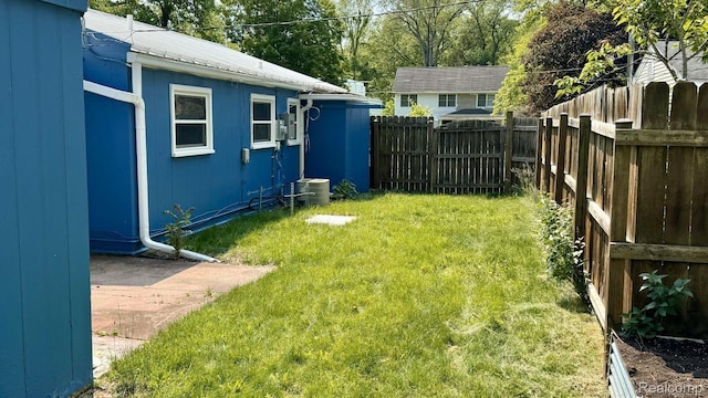 612 Cressfield Ln, Ann Arbor, MI 48103 - view of yard featuring central AC
