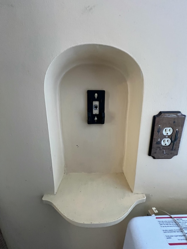 7530 Warren Woods Rd, Three Oaks, MI 49128 - detailed view of arched walkways