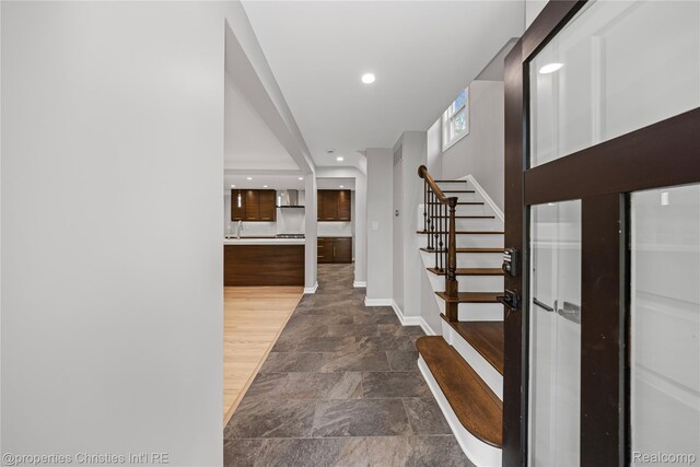 1054 Saxon Dr, Birmingham, MI 48009 - photo 5