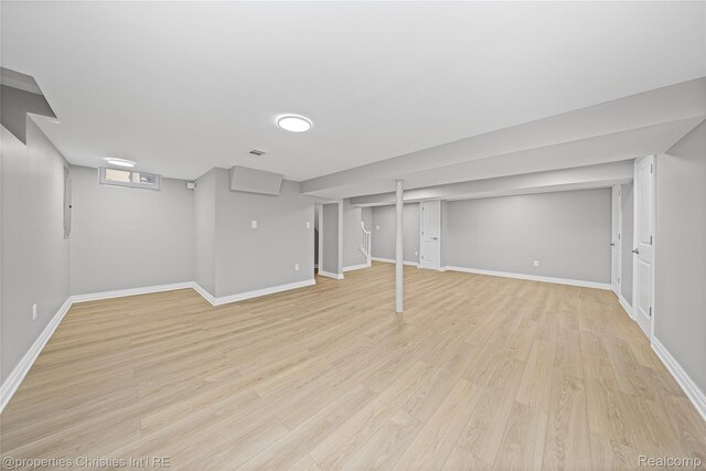1054 Saxon Dr, Birmingham, MI 48009 - photo 32