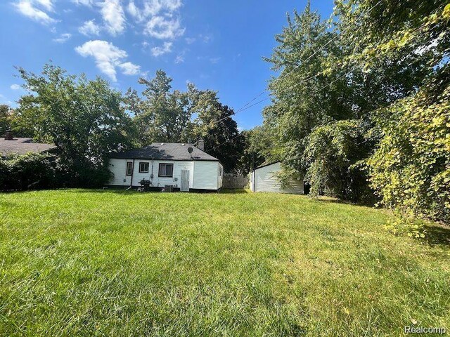 20760 Ridgedale St, Oak Park, MI 48237 - view of green lawn featuring an outbuilding