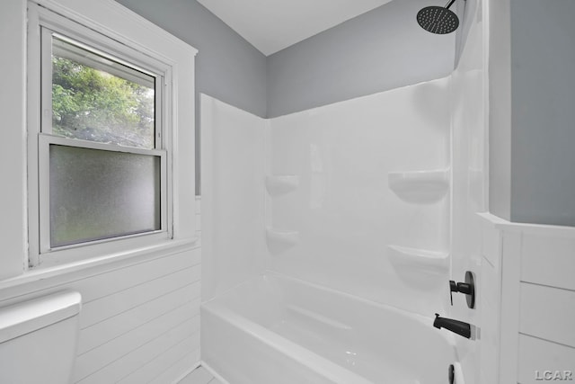 174 W Mansion St, Jackson, MI 49203 - bathroom with toilet and shower / tub combination