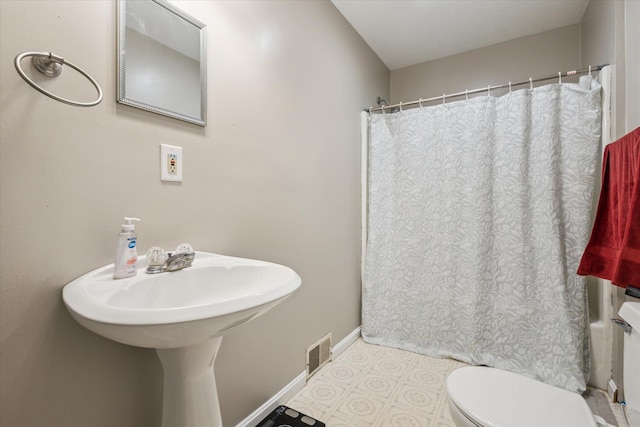 502 Woodland Dr, Buchanan, MI 49107 - full bathroom with toilet, tile patterned floors, baseboards, and curtained shower