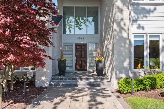 6566 Bristol Dr, West Bloomfield, MI 48322 - view of doorway to property