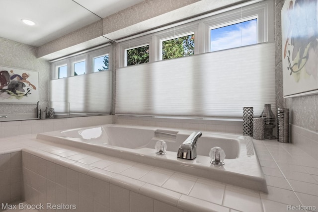 6566 Bristol Dr, West Bloomfield, MI 48322 - full bathroom featuring a garden tub