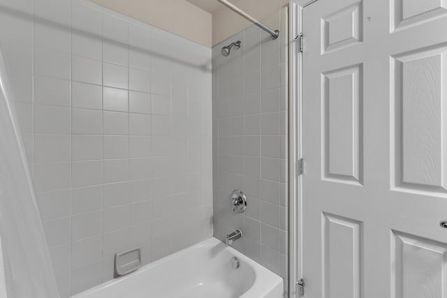 3366 Endsleigh Ln, Ypsilanti, MI 48197 - bathroom featuring shower / tub combo