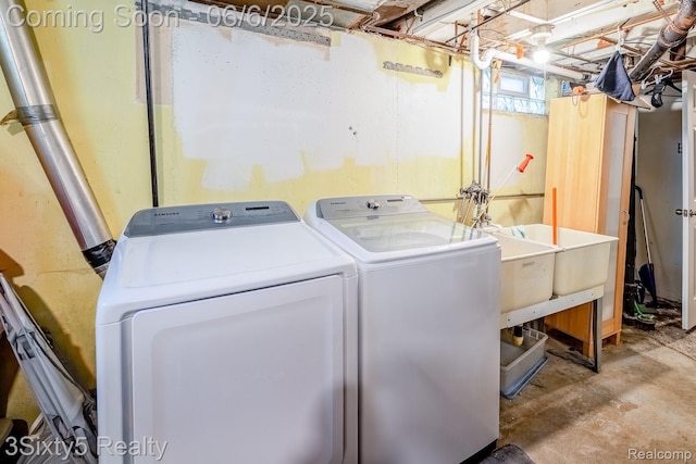 3831 Durham Rd, Royal Oak, MI 48073 - laundry area with independent washer and dryer