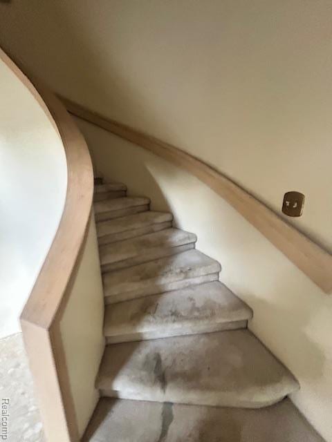 6880 Burtonwood Dr, West Bloomfield, MI 48322 - view of staircase