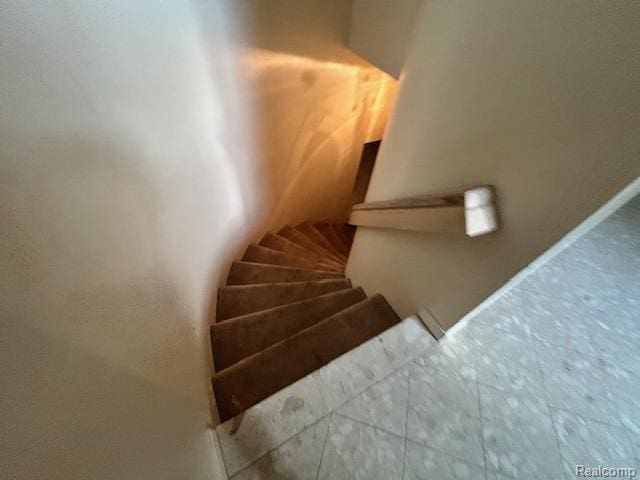 6880 Burtonwood Dr, West Bloomfield, MI 48322 - view of stairway