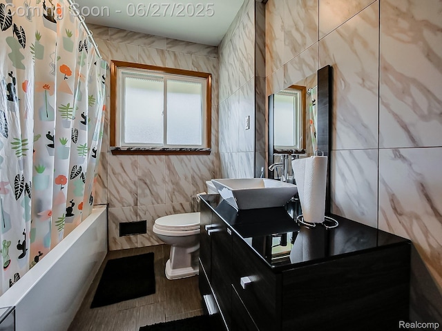 13973 Dixie, Redford, MI 48239 - bathroom with tile walls, vanity, and shower / tub combo