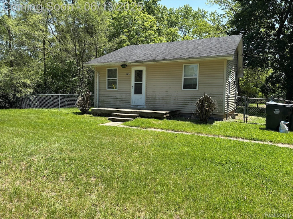 1096 Bayfield St, Lake Orion, MI 48362 - view of front of house