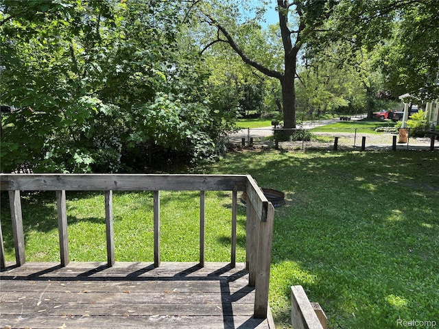 1096 Bayfield St, Lake Orion, MI 48362 - view of yard with a deck
