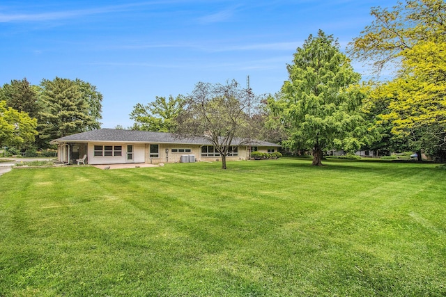 1205 Sassafras Ln, Niles, MI 49120 - view of grassy yard with a patio