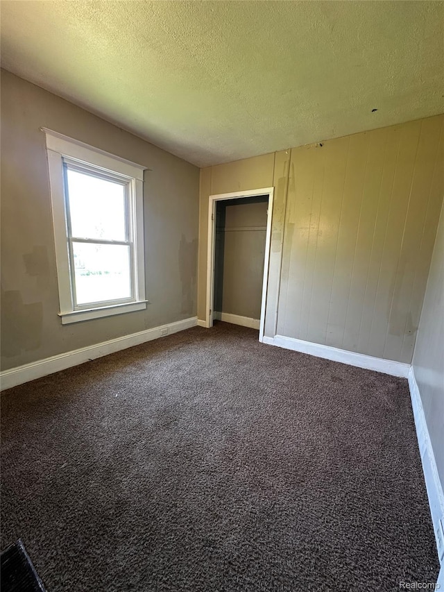 2500 Salt St, Saginaw, MI 48602 - unfurnished bedroom with carpet flooring, a textured ceiling, and baseboards
