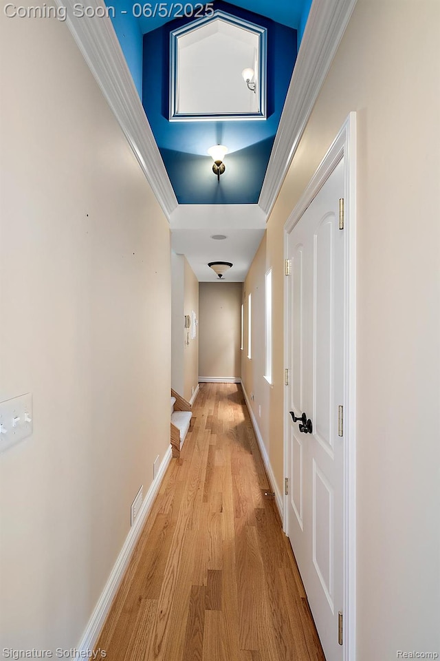 10611 Lighthouse Pt, South Lyon, MI 48178 - hall featuring light wood-style floors and baseboards