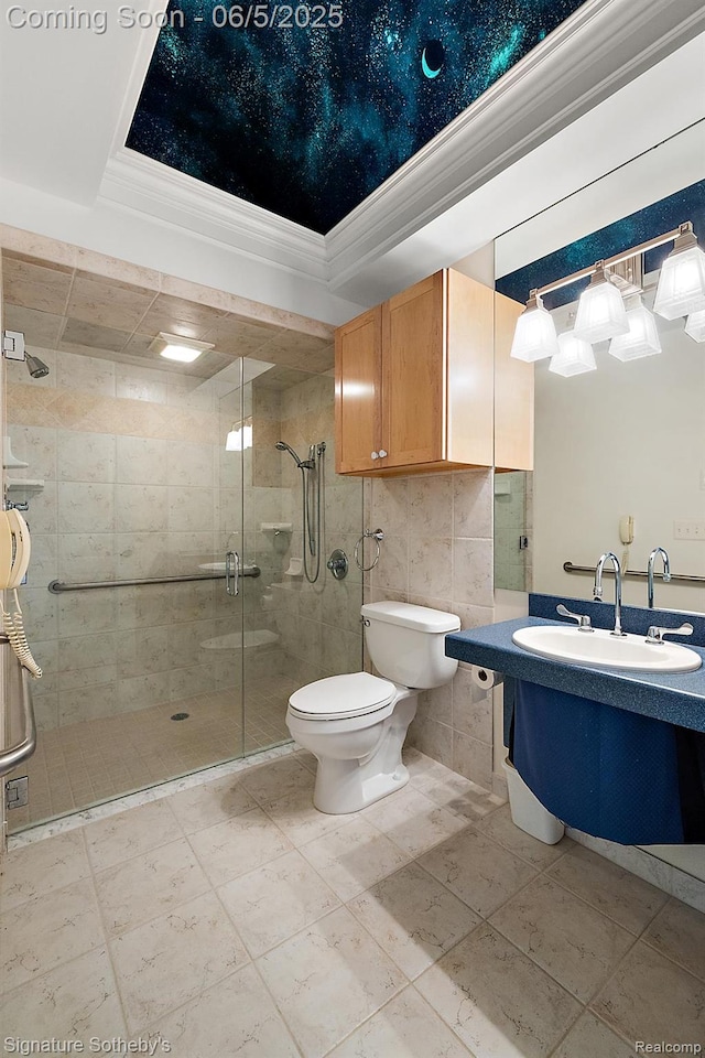 10611 Lighthouse Pt, South Lyon, MI 48178 - bathroom featuring tile walls, a stall shower, toilet, crown molding, and a tray ceiling