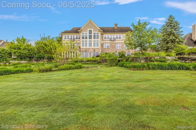 10611 Lighthouse Pt, South Lyon, MI 48178 - view of green lawn