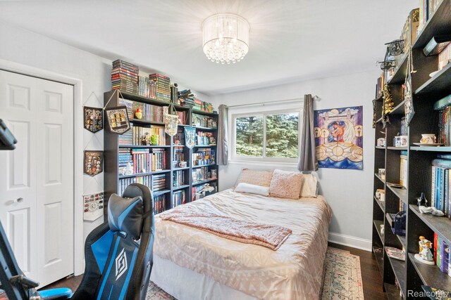 116 Surrey Rd, Saint Louis, MI 48880 - bedroom featuring a chandelier, wood finished floors, and baseboards