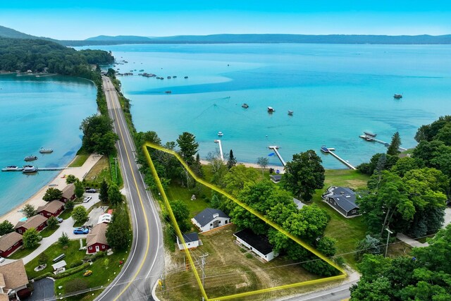 8489 S Glen Lake Rd, Glen Arbor, MI 49636
