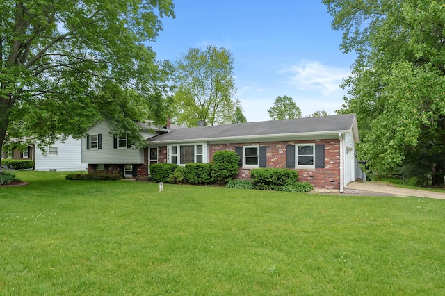 4564 Sparrow Ave, Kalamazoo, MI 49004 - tri-level home with brick siding, a front yard, and concrete driveway