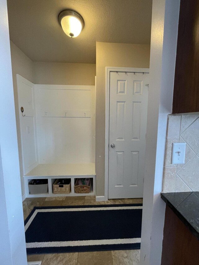 8808 Geiser Grv, Richland, MI 49083 - view of mudroom