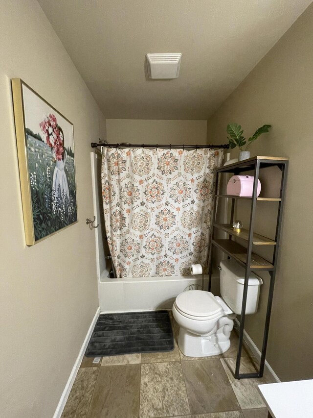 8808 Geiser Grv, Richland, MI 49083 - bathroom with toilet, shower / tub combo with curtain, and baseboards