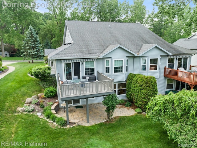 2336 Swans Cv Unit 7, Fenton, MI 48430 - rear view of house with a shingled roof, a yard, a deck, and a patio area