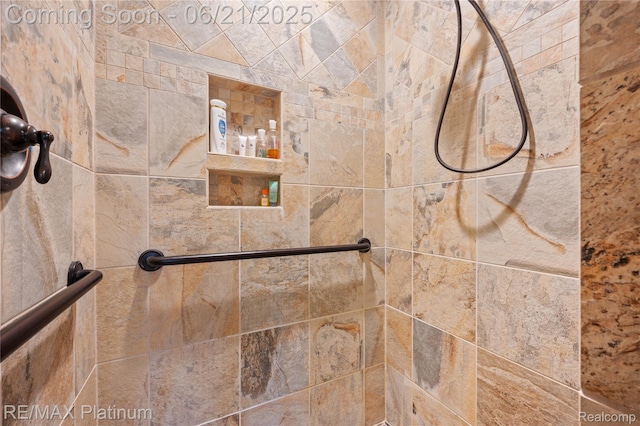 2336 Swans Cv Unit 7, Fenton, MI 48430 - full bath with tiled shower