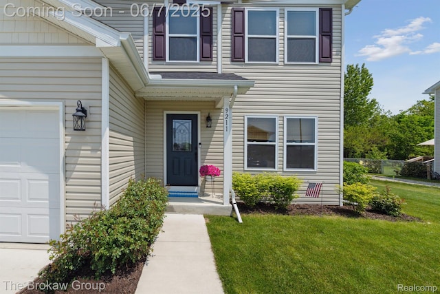 9211 Hawthorn Dr, Davison, MI 48423 - property entrance featuring a yard and an attached garage