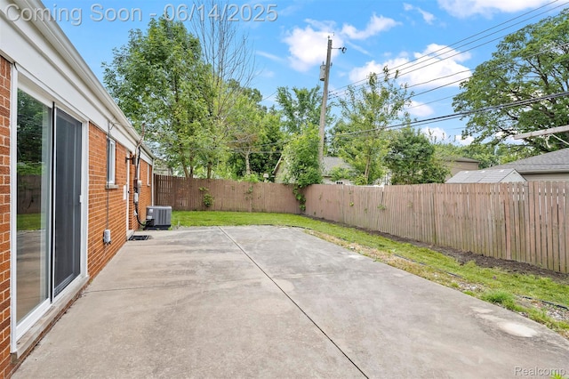 23312 Shoreview St, Saint Clair Shores, MI 48082 - fenced backyard with a patio