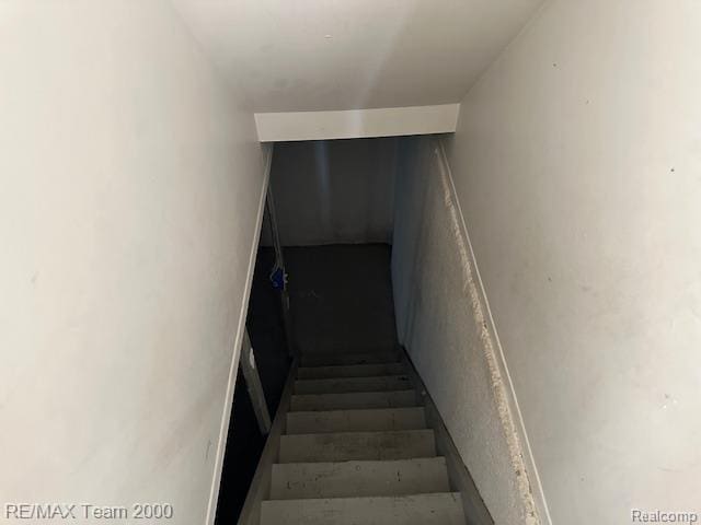 5936 Meadowview St, Ypsilanti, MI 48197 - view of staircase